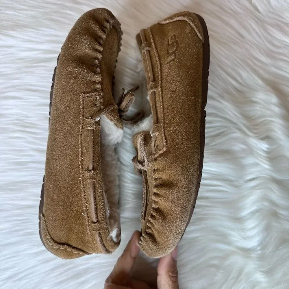 UGG Kids Dakota Slippers Size 2